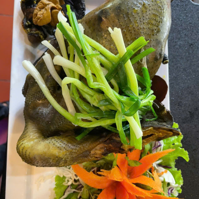 Gà h’mong hấp hành